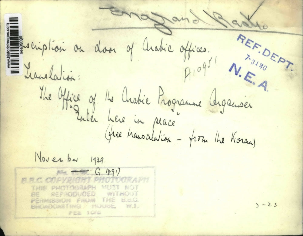 1940 Press Photo Description on Door of Arabic Office, "Enter here in Peace"