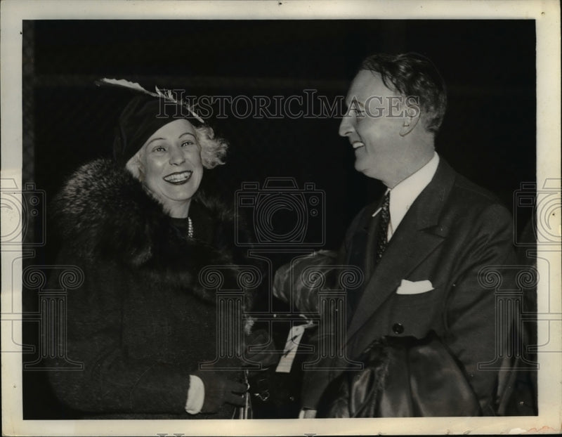 Load image into Gallery viewer, 1937 Press Photo on Board of Norfolk Supreme Court Justice Black, and wife
