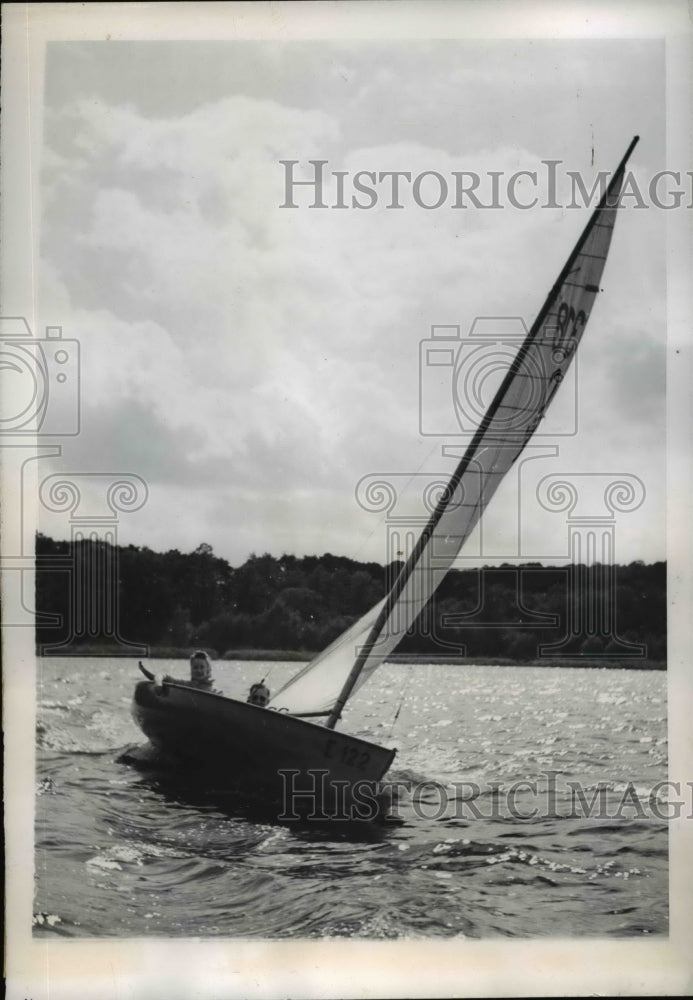 Load image into Gallery viewer, 1946 Press Photo Sailboat Lessons Provided by US Army on Wannsee Lake Berlin
