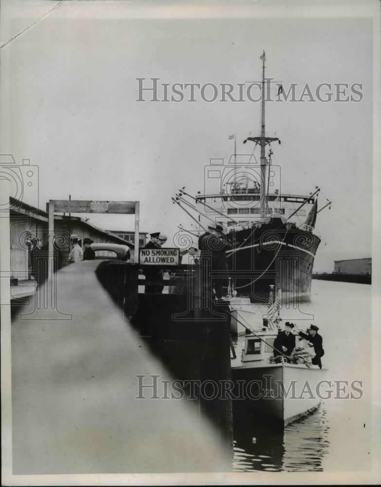 1938 Press Photo Coast Guard Boat in Seattle Pier - nee39431