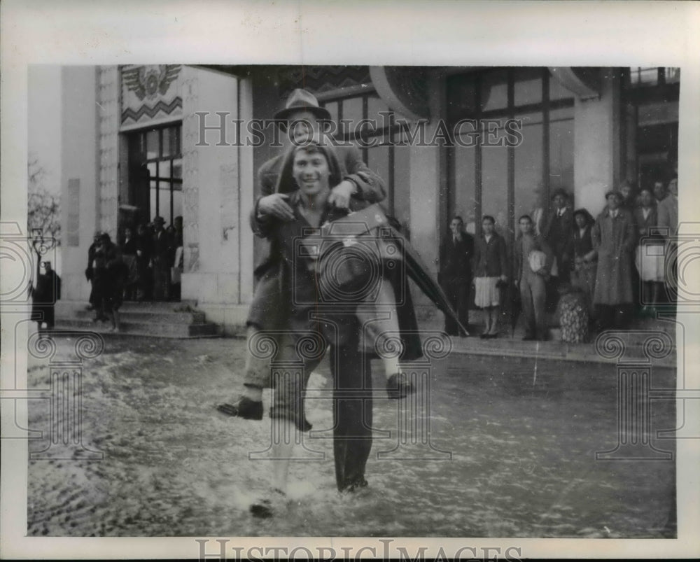 1945 Press Photo Man Piggybacks Through Portugal Storm - nee39531