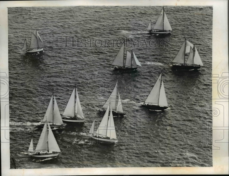 Load image into Gallery viewer, 1946 Press Photo Cruising Club of America's Ocean Race Newport Rhode Island
