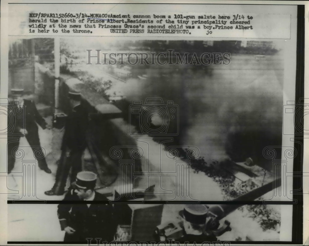 1914 Press Photo Acient Canon Boom 101 Gun Salute Birth Prince Albert