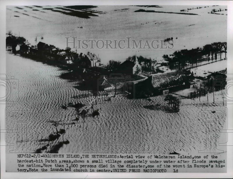 Load image into Gallery viewer, 1953 Press Photo An aerial view of Walcheren Island that is completely flooded
