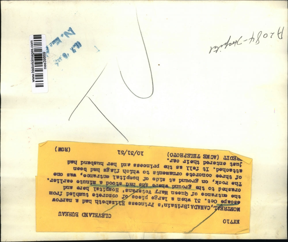 1951 Press Photo Concrete falls off Queen Mary Veteran's Hospital, Montreal CA.