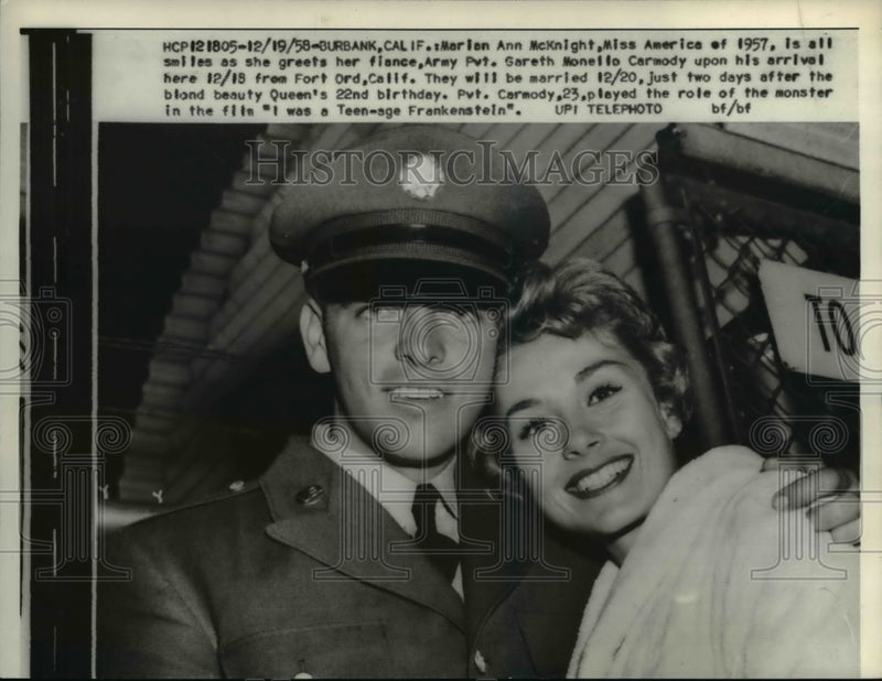Load image into Gallery viewer, 1958 Press Photo Marian Ann McKnight&amp;Army Pvt Gareth Moneilo Carmody, Burbank CA
