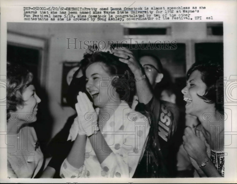 Load image into Gallery viewer, 1962 Press Photo Donna Comstock as Ms Wayne State Univ at Wayne's Fun Festival

