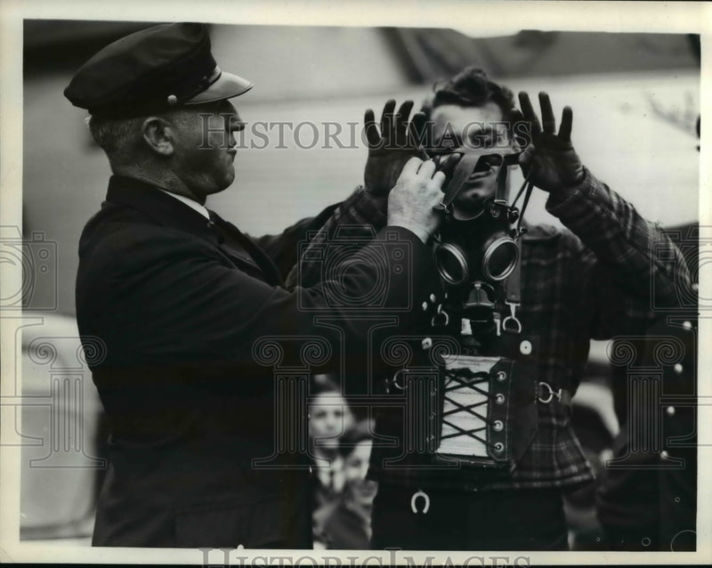 Load image into Gallery viewer, 1939 Press Photo Fire prevention week at Lincoln Recreation Center - nee40229
