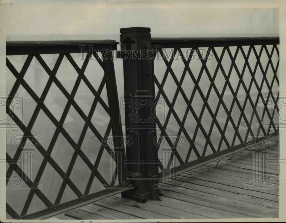 1936 Press Photo Railing completely severed on Central Viaduct - nee40307
