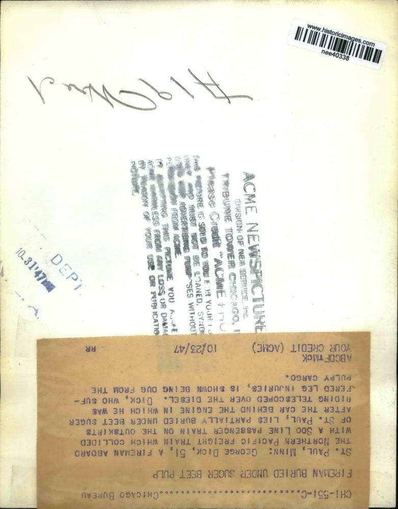 1947 Press Photo Fireman Partially Buried under Beet Sugar after Train Accident