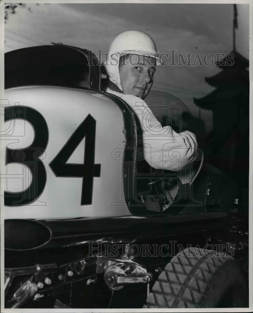 1952 Press Photo Ray Courtney Alliance, O 1949 Point Champ for Sportsman