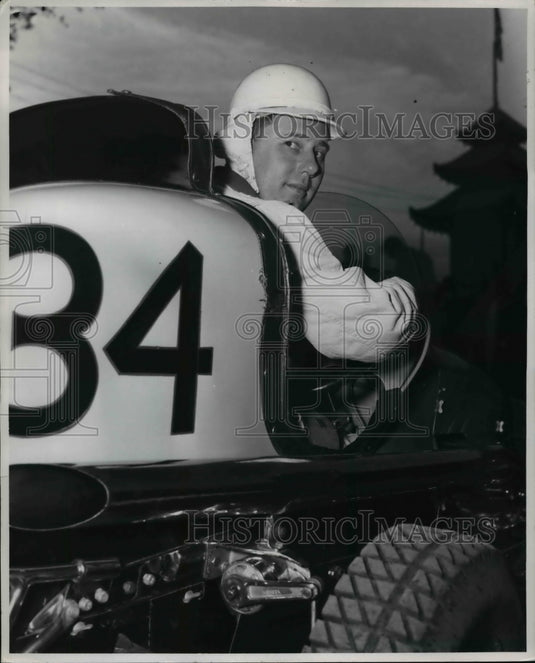 1952 Press Photo Ray Courtney Alliance, O 1949 Point Champ for Sportsman