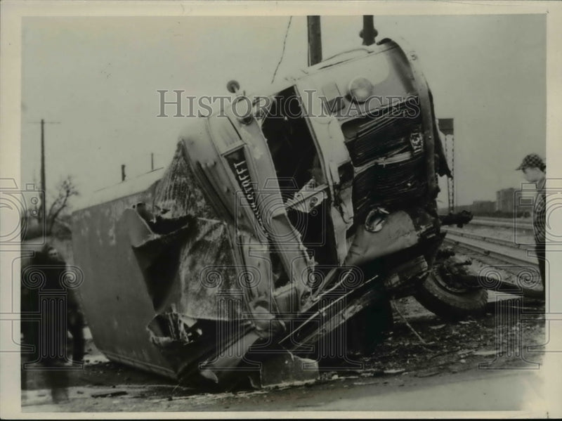 Load image into Gallery viewer, 1940 Press Photo Cleveland Railway Company Bus Struck Passenger Train
