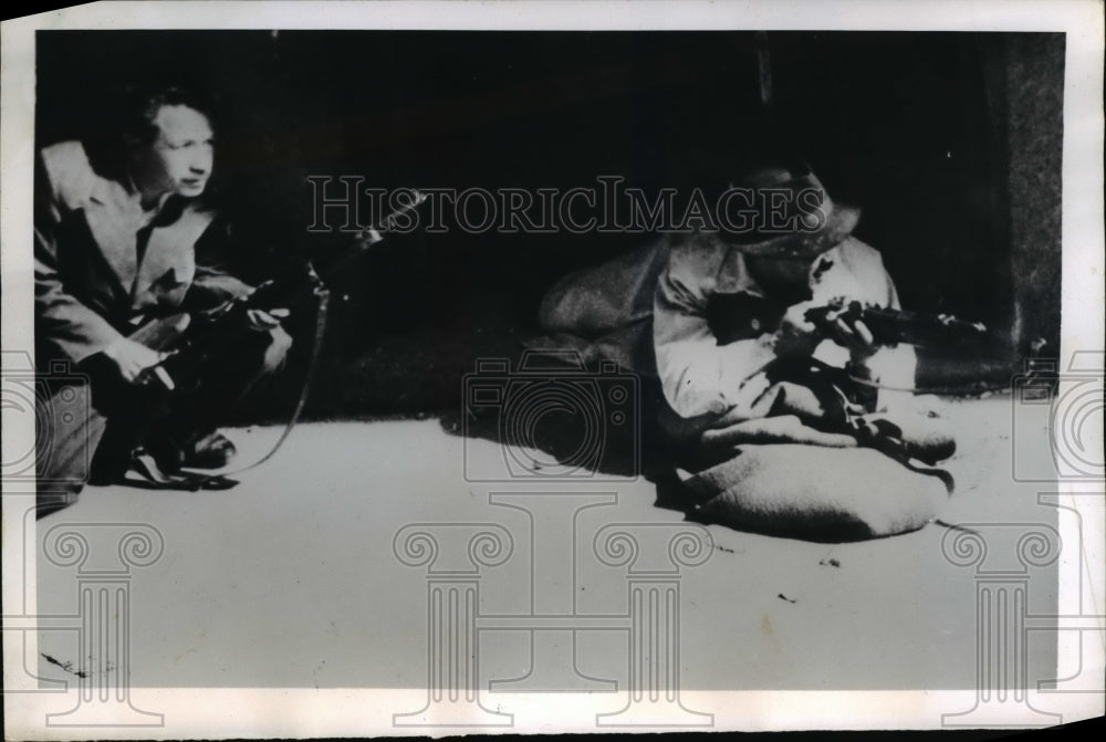 1946 Press Photo Citizens are armed on the streets of La Paz - nee40608