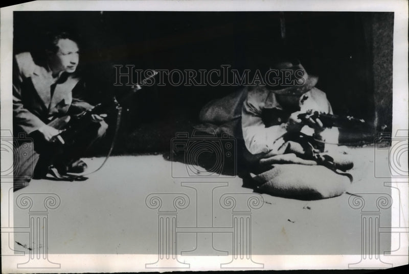 Load image into Gallery viewer, 1946 Press Photo Citizens are armed on the streets of La Paz - nee40608
