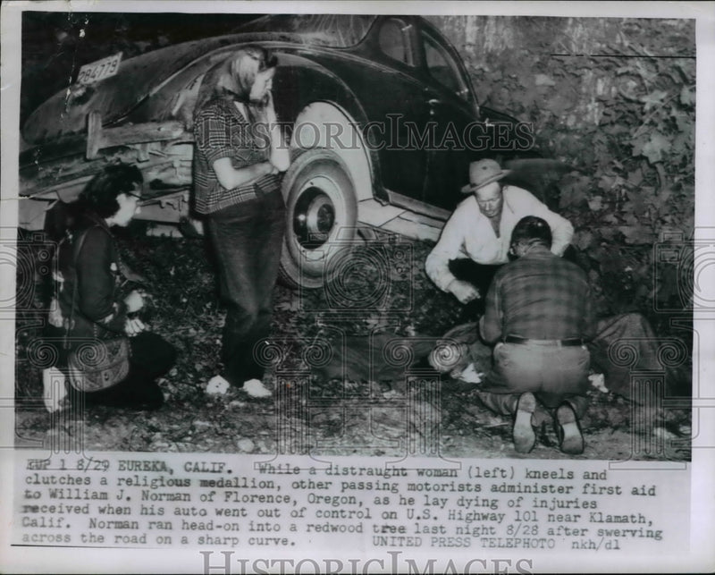 Load image into Gallery viewer, 1955 Press Photo Passing Motorist Assist William Norman Who Is Dying from Accide

