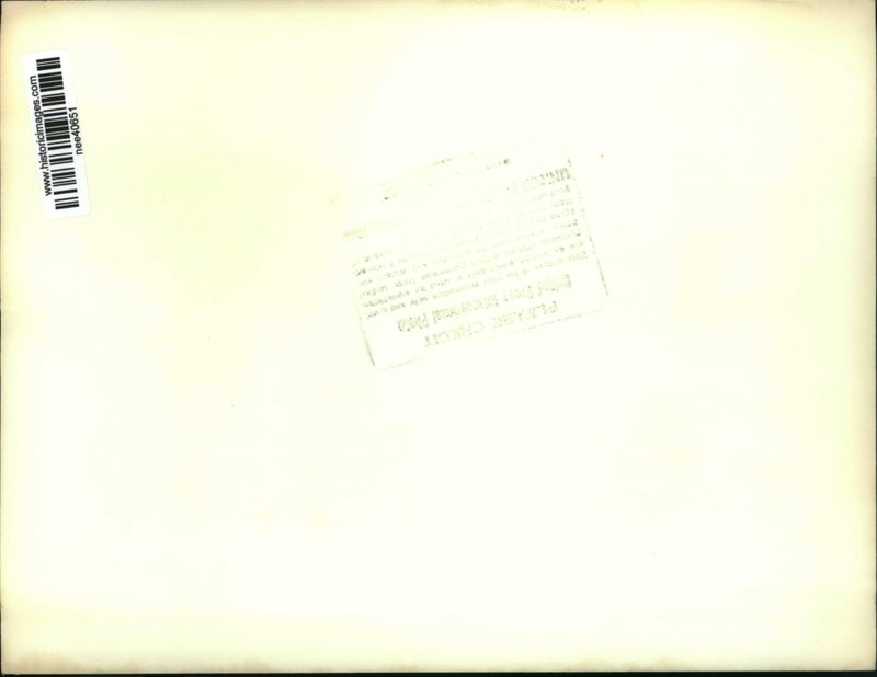 Load image into Gallery viewer, 1971 Press Photo Melvin E. Laird makes statement to newsmen during recess
