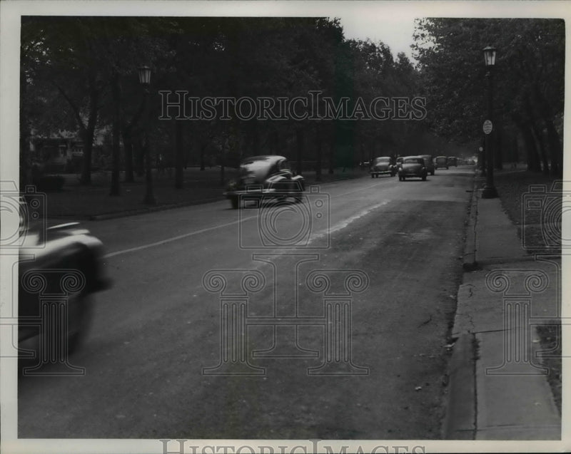 Load image into Gallery viewer, 1946 Press Photo No Parking on Lake Avenue - nee40689
