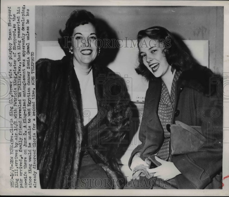 Load image into Gallery viewer, 1951 Press Photo Mrs. Gloria King and Patricia King arrive in New York
