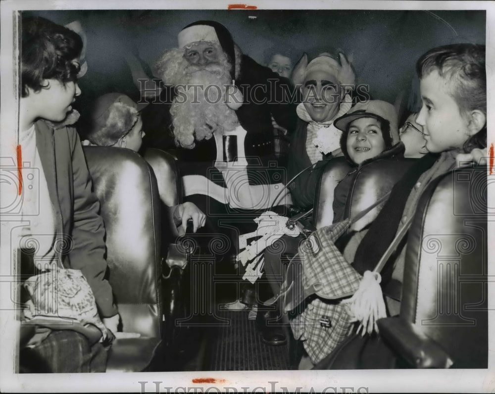 1956 Press Photo Sunbeam Students with Santa