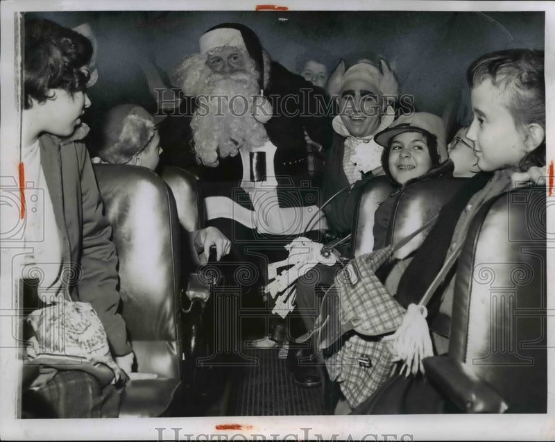 Load image into Gallery viewer, 1956 Press Photo Sunbeam Students with Santa
