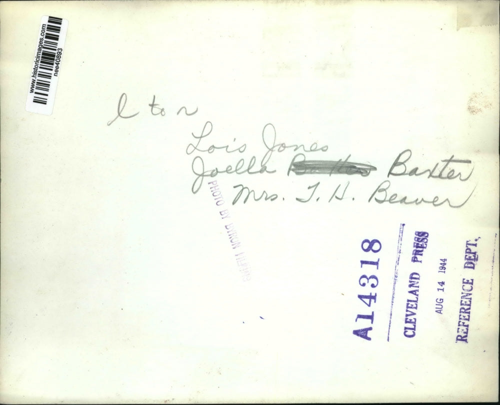 1944 Press Photo Lois Jones, Joella Baxter, JH Beaver - nee40893