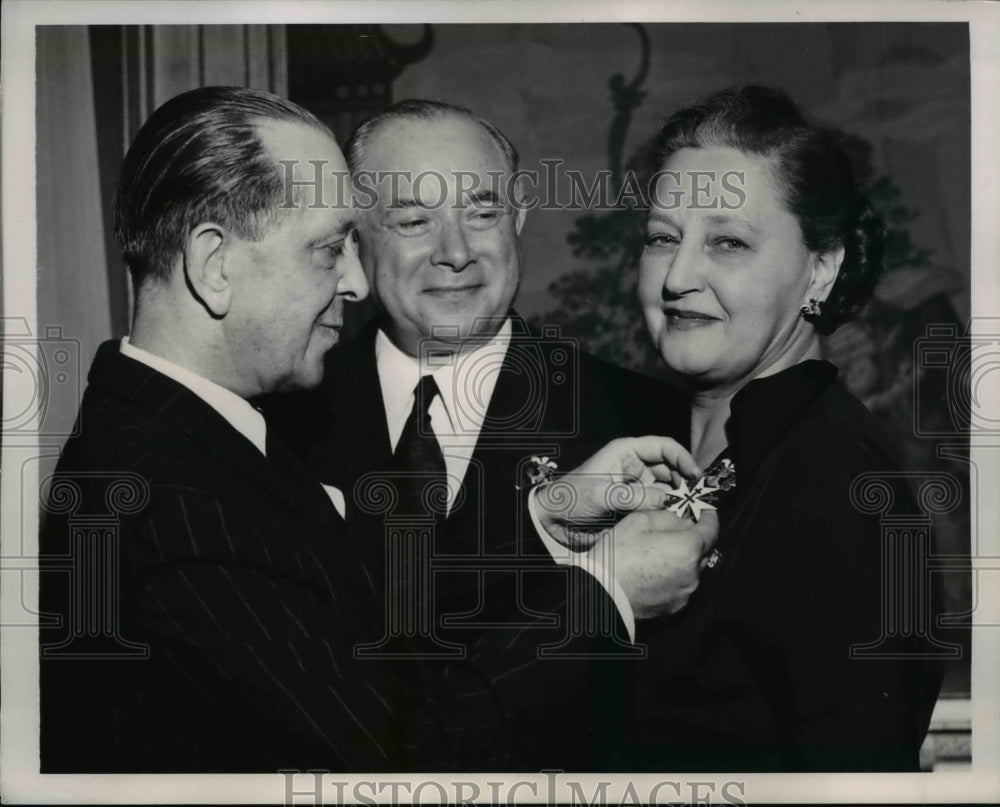 1951 Press Photo General and Mrs. David Sarnoff , Roger Garreau Awarded Cross