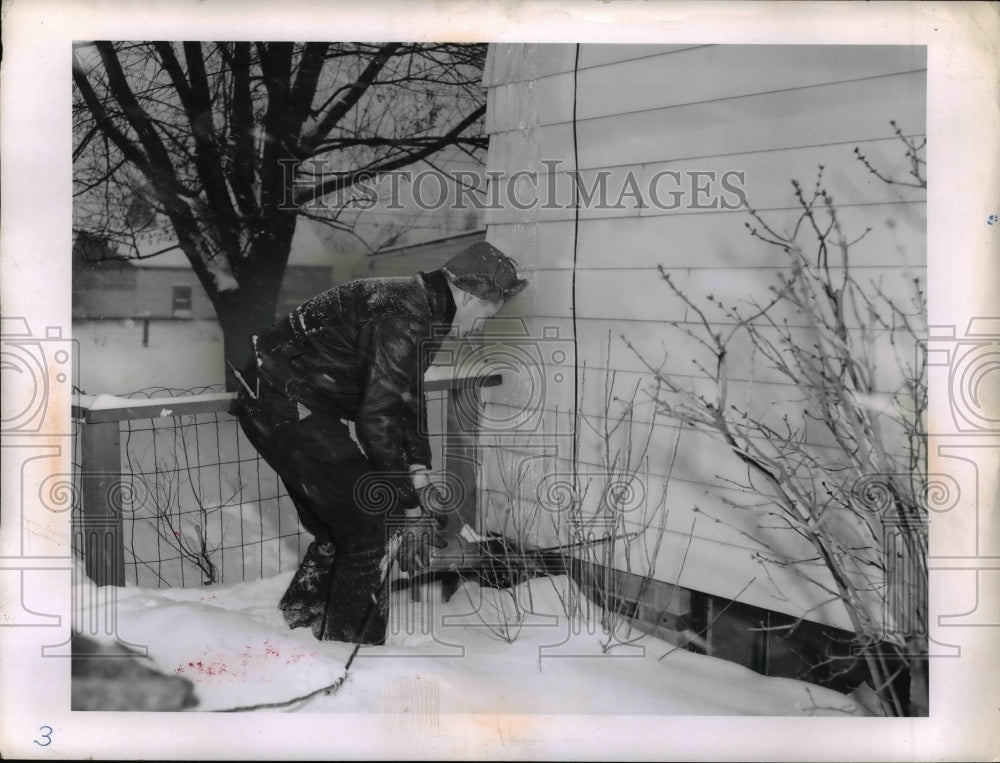 1957 Press Photo George Schwartz Suburban Electric Company