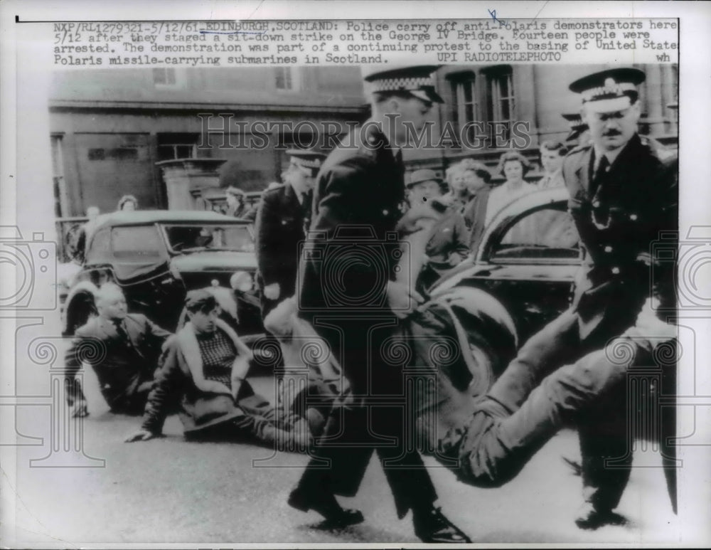 1961 Press Photo Police carry anti-polaris demonstrator, staged sit down strike