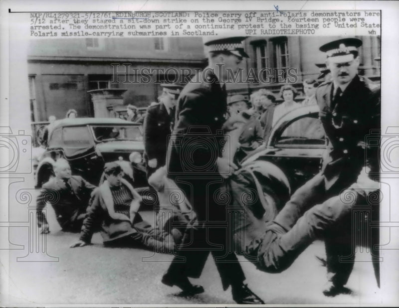 Load image into Gallery viewer, 1961 Press Photo Police carry anti-polaris demonstrator, staged sit down strike
