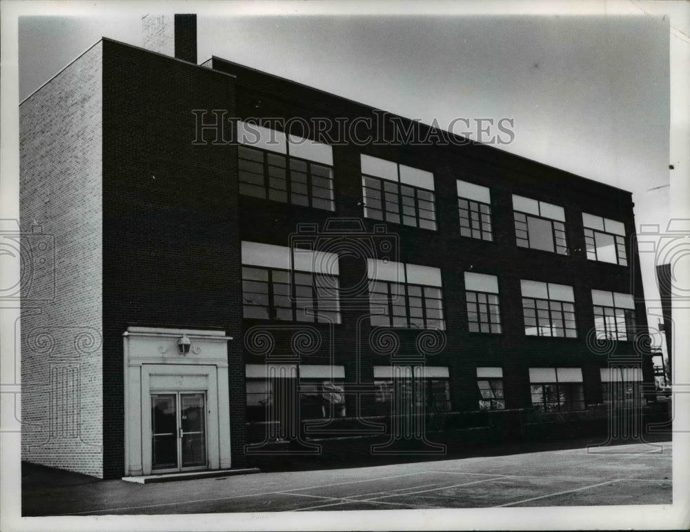1973 Press Photo 21335 Euclid Avenue Three-Story Office Building - nee41057