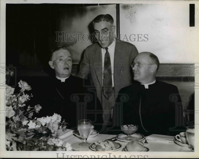 Load image into Gallery viewer, 1942 Press Photo Bishop Mc Fadden, Mayor Wm. B. Spagnola Bishop Francis Cotton.
