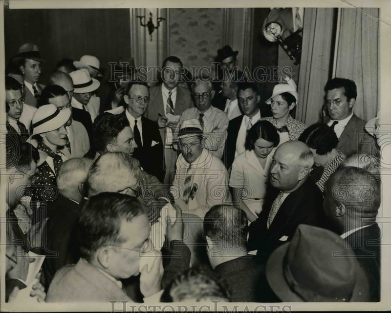 Load image into Gallery viewer, 1936 Press Photo James A. Farley at Press Conference Discounts Smith Defection
