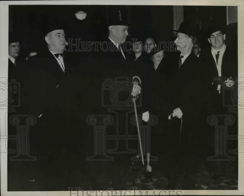 Load image into Gallery viewer, 1939 Press Photo James A. Farley &amp; Vincent M. Dailey Greets Allen Eddy
