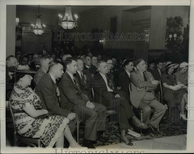 Load image into Gallery viewer, 1940 Press Photo Ohio Delegates to Democratic National Convention Caucus
