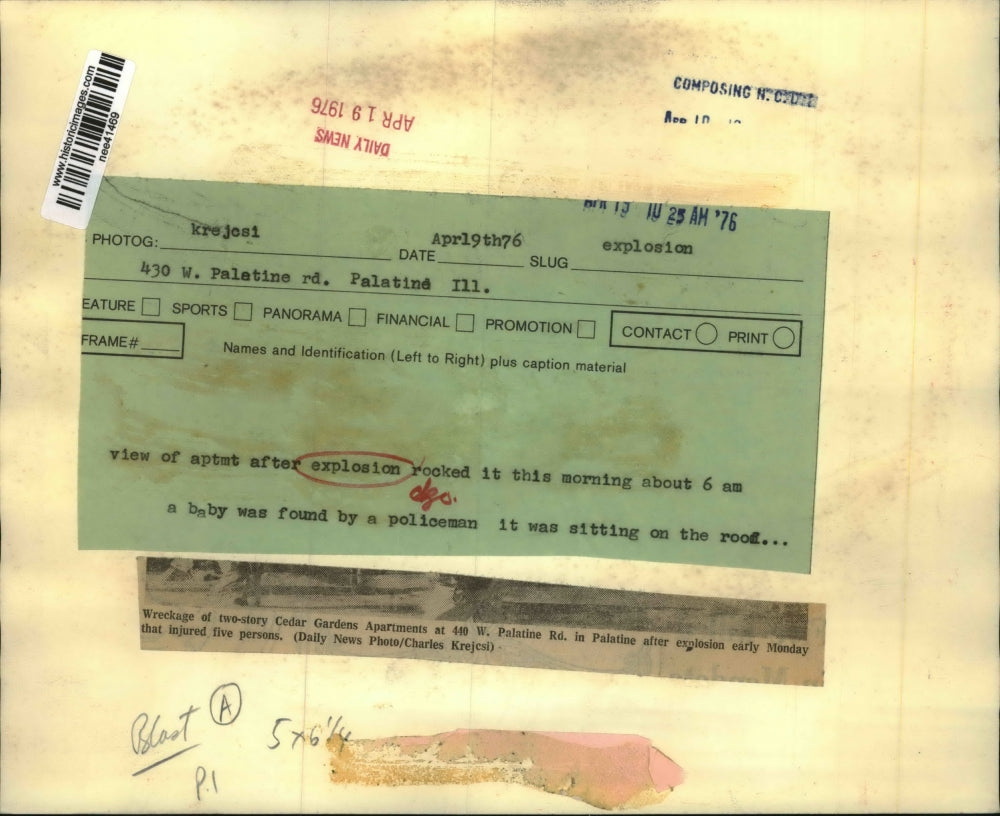 1976 Press Photo Wreckage Of 2 Story Cedar Gardens Apartment At 440 W. Palatine