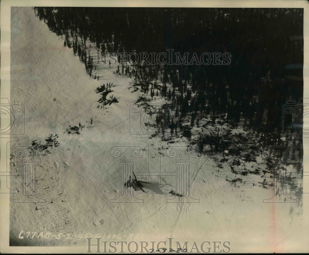 1945 Press Photo US Coast Guard rescue marooned men in Labrador Cnaada