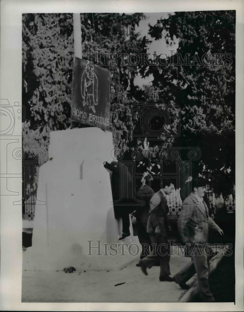 1945 Press Photo Buenos Aires, Argentina Protest To Regime Of Peron And Farrell