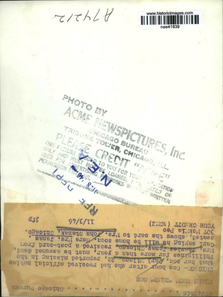 1946 Press Photo Mrs Janas and Mrs John stazak look at missing Carl Wilson