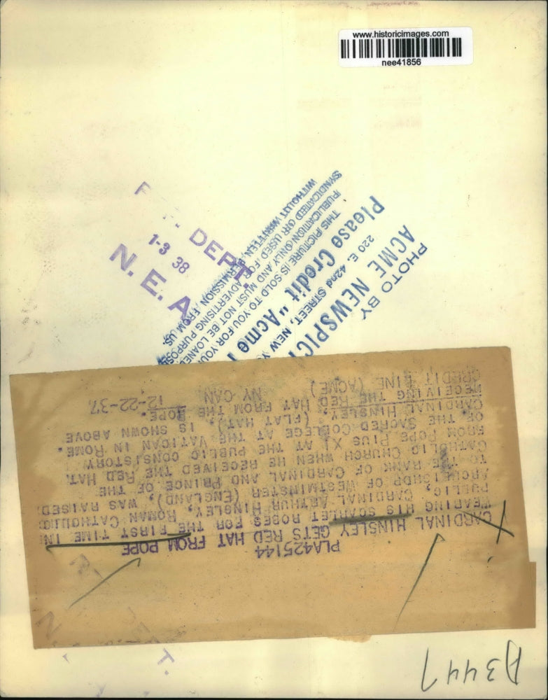 1937 Press Photo Cardinal Hinsley gets rat hat from Pope - nee41856