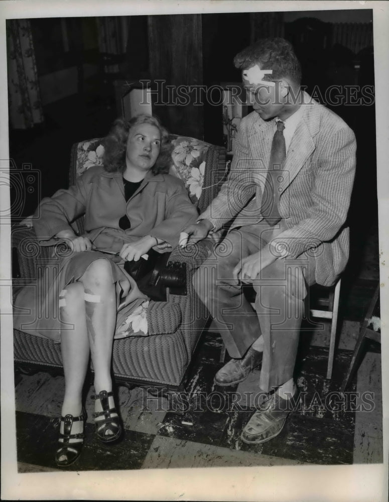 Load image into Gallery viewer, 1946 Press Photo Leonette Neslund and William Heintz Treated for a Train Wreck

