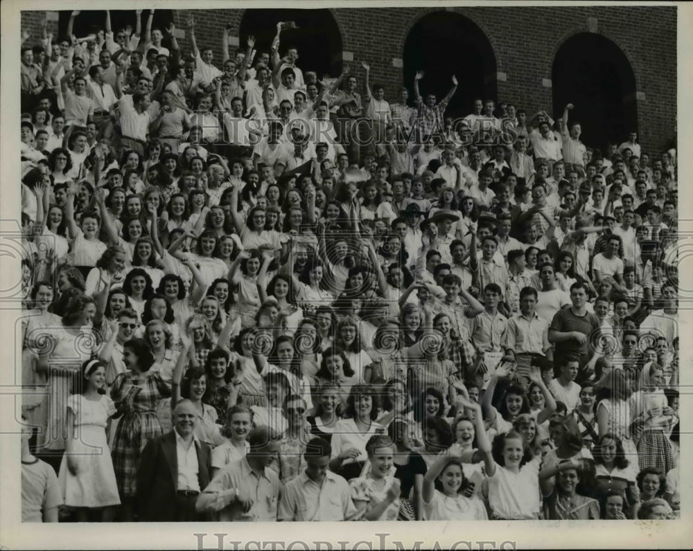 1947 Press Photo Crowd at Shaker Heights-South Game at Shaker Heights Stadium. - Historic Images