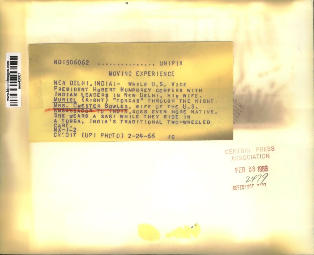 1966 Press Photo Mrs. Chester Bowles, Muriel ride in Tonga New Delhi, India