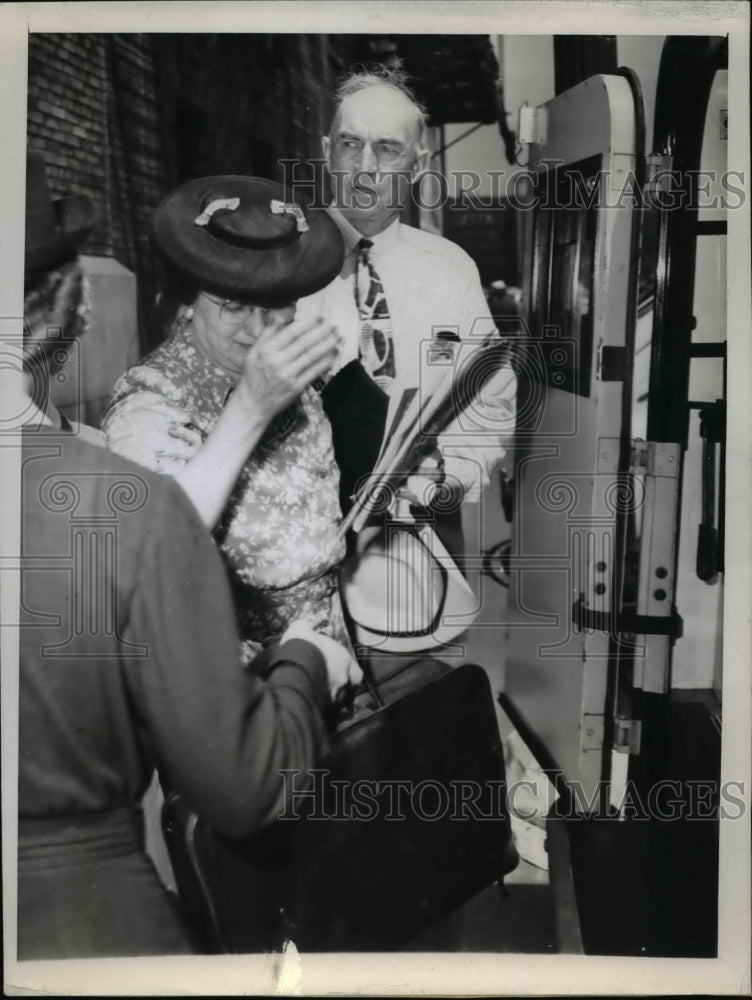 1944 Press Photo Chicago,Mrs C.C. Wilson Lost Husband To Heart Attack.