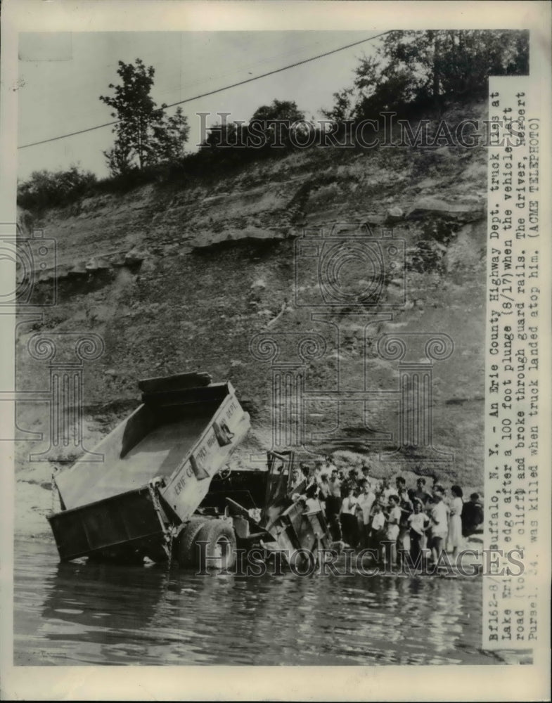 Load image into Gallery viewer, 1948 Press Photo Buffalo NY Erie County Highway Dept truck lies at edge of lake.
