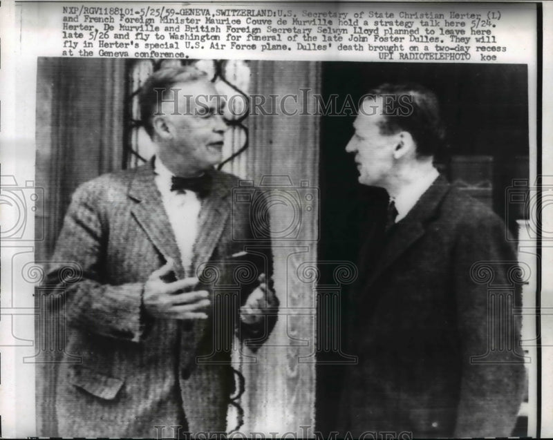 Load image into Gallery viewer, 1959 Press Photo Sec of State Christian Herter , Maurice Couve De Murville,
