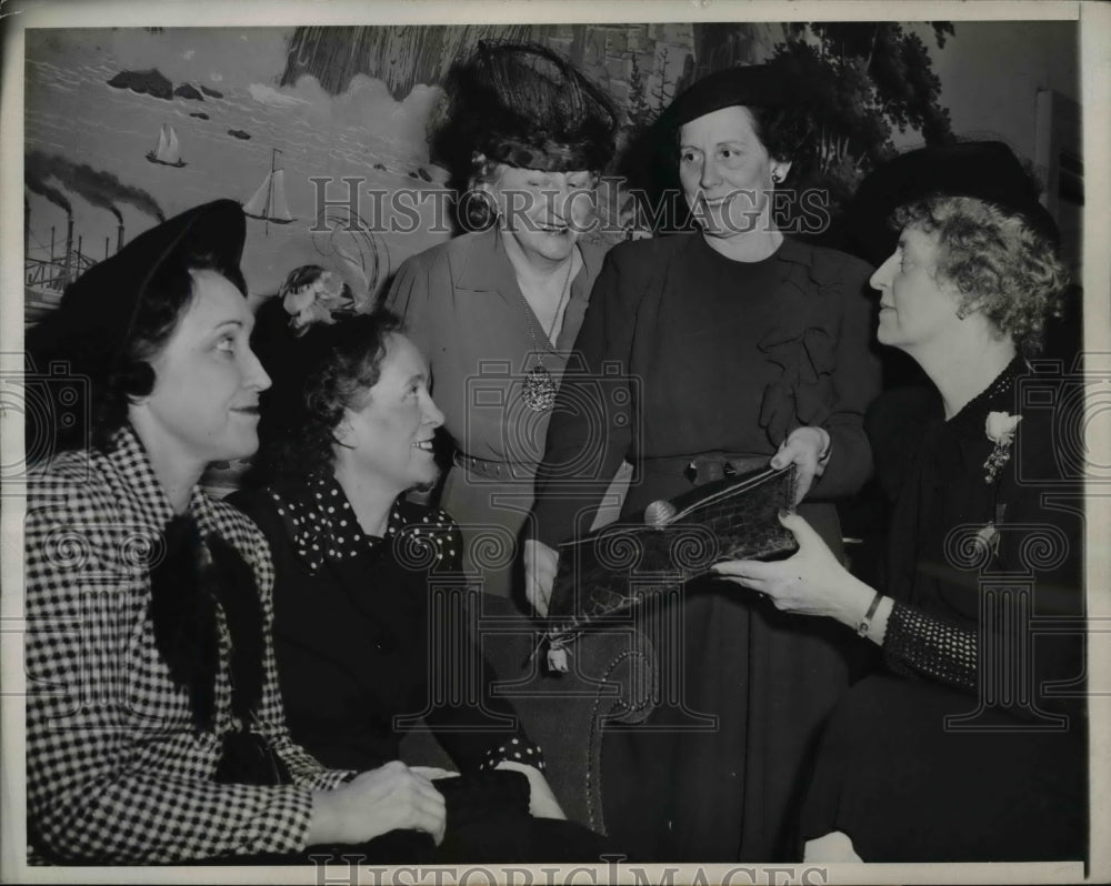 1944 Press Photo Republican National Committee Nell Neville, Mrs. Chris Carlson,
