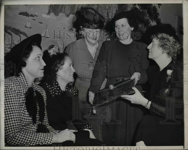 Load image into Gallery viewer, 1944 Press Photo Republican National Committee Nell Neville, Mrs. Chris Carlson,
