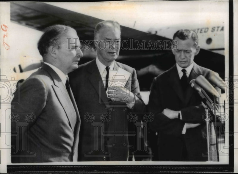 Load image into Gallery viewer, 1959 Press Photo Sec of State Christian Herter, Selwyn Lloyd Maurice Couve de
