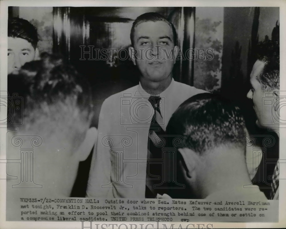 1952 Press Photo Franklin D. Roosevelt Jr. Talks to reporters Convention Hall